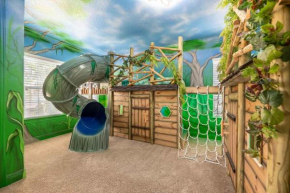 Dazzling 6 Bdrm Villa with Themed Bedrooms at Reunion